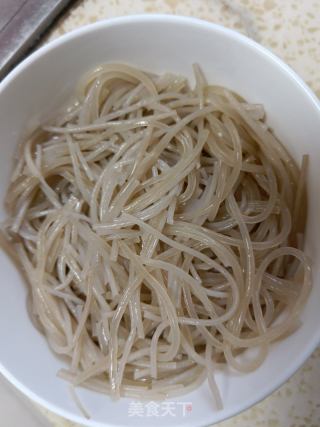 酸菜粉丝的做法步骤：2