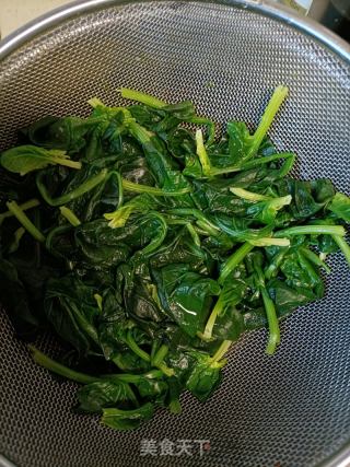 粉丝蒸菠菜的做法步骤：1