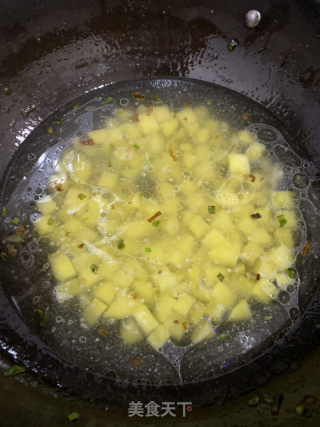 土豆熬茄子的做法步骤：3