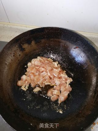 尖椒炒鸡丁的做法步骤：3