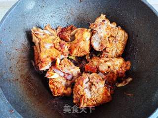 酸汤大骨头的做法步骤：7