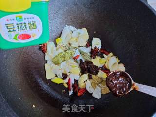 酸汤大骨头的做法步骤：2