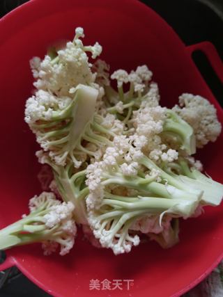 干辣椒爆炒花菜的做法步骤：1
