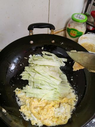 鸡蛋粉丝炒蔬菜的做法步骤：4