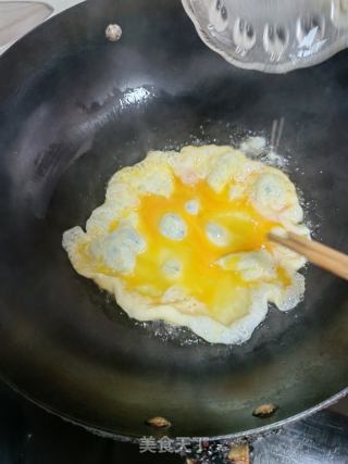 鸡蛋粉丝炒蔬菜的做法步骤：2