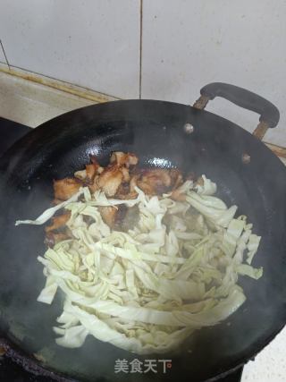 腊肉炒卷心菜的做法步骤：4