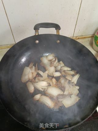 腊肉炒卷心菜的做法步骤：2