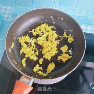 茴香虾皮鸡蛋包子的做法步骤：2