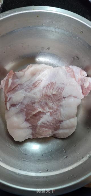 白切贵妃肉的做法步骤：1