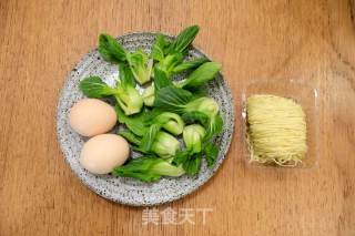 鸡蛋酱油拌面的做法步骤：1