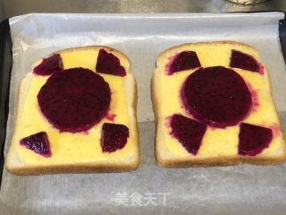 快手早餐（火龙果面包片）的做法步骤：7