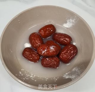 糯米红枣润燥养颜粥的做法步骤：2