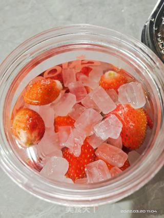草莓酒的做法步骤：5