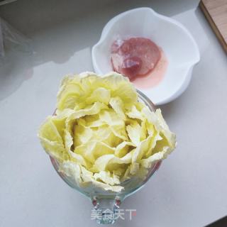 肉丸白菜汤的做法步骤：1