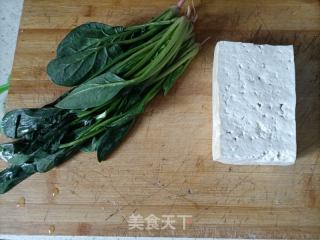 减脂晚餐：蒜蓉菠菜豆腐的做法步骤：1