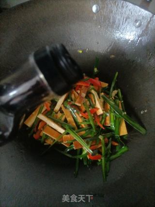 韭菜炒香干的做法步骤：8