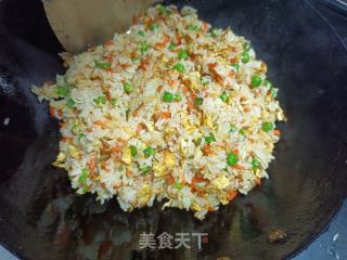 五彩缤纷蛋炒饭的做法步骤：9