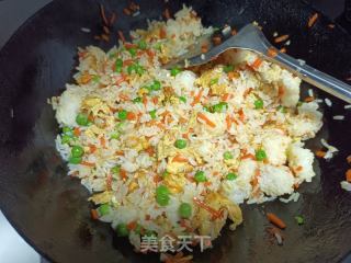 五彩缤纷蛋炒饭的做法步骤：8
