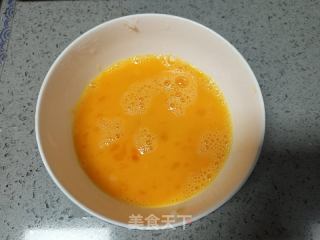 五彩缤纷蛋炒饭的做法步骤：2