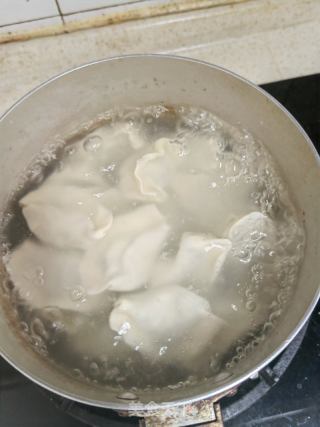 酸汤水饺的做法步骤：1