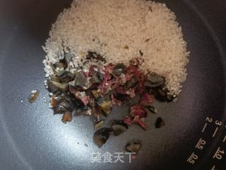 皮蛋腊肉粥的做法步骤：3