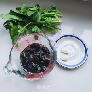 木耳拌菠菜的做法步骤：1
