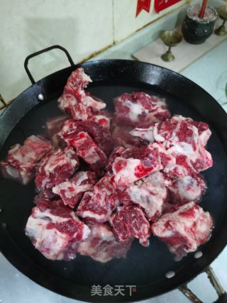 何小侠咖喱牛排的做法步骤：1