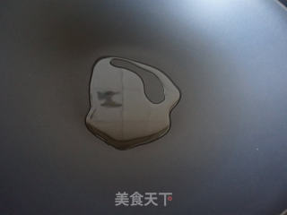 蟹味菇炒鸡蛋的做法步骤：2