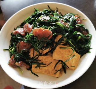 腊肠豆腐炒野生荞头的做法步骤：8