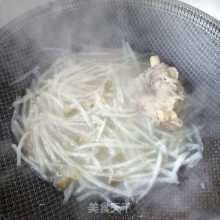 酸豆角水萝卜羊肉汤的做法步骤：6