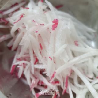 酸豆角水萝卜羊肉汤的做法步骤：1