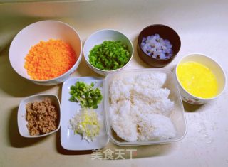什锦炒饭的做法步骤：1