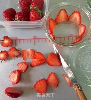 草莓奶酪布丁杯的做法步骤：4