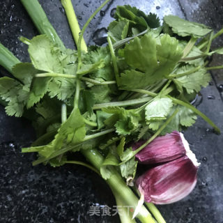 蒜泥香菜拌茄子的做法步骤：2