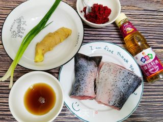 降血脂抗衰老美食，红曲糟炒鱼块的做法步骤：1