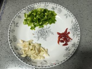 青椒土豆片的做法步骤：2