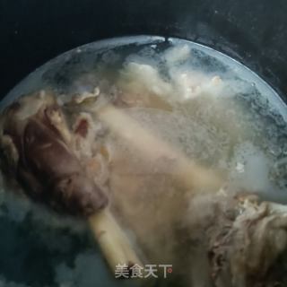 鸡肠草羊肉汤粉的做法步骤：5