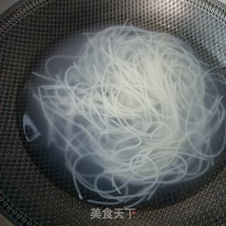 鸡肠草羊肉汤粉的做法步骤：3