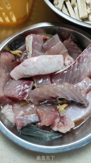 丝瓜炒鱼块的做法步骤：1