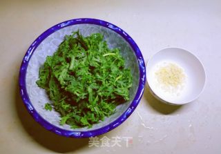蒜蓉茼蒿的做法步骤：2