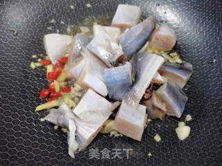 鲳鱼烧年糕的做法步骤：3