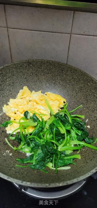 菠菜炒鸡蛋的做法步骤：10