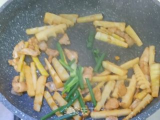 春笋炒肉的做法步骤：9