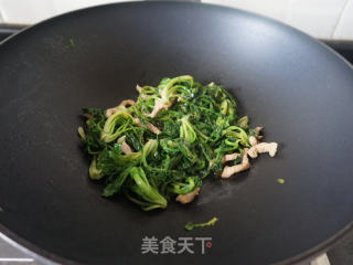 荠菜炒肉丝的做法步骤：9