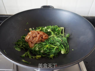 荠菜炒肉丝的做法步骤：8
