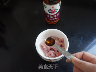 荠菜炒肉丝的做法步骤：2