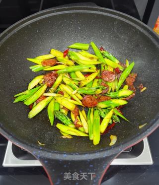 芦笋炒腊肠的做法步骤：7