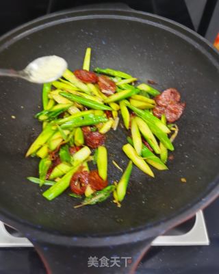 芦笋炒腊肠的做法步骤：6