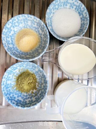 绿茶奶冻的做法步骤：1