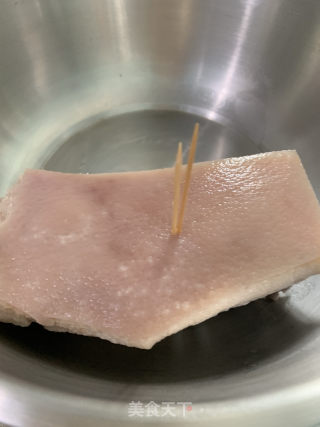 梅菜扣肉的做法步骤：2